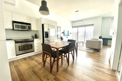 Condominio en alquiler en Miami, Florida, 1 dormitorio, 61.78 m2 № 1954378 - foto 5