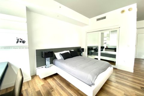 Condominio en alquiler en Miami, Florida, 1 dormitorio, 61.78 m2 № 1954378 - foto 4