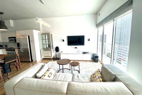 Condominio en alquiler en Miami, Florida, 1 dormitorio, 61.78 m2 № 1954378 - foto 1