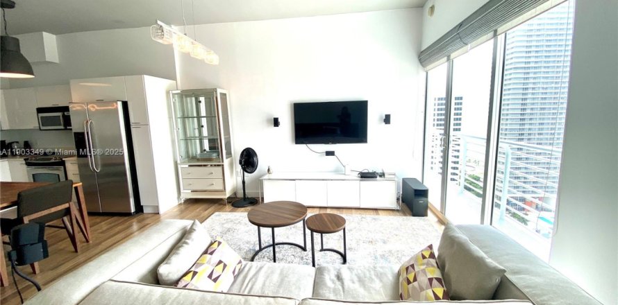 Condominio en Miami, Florida, 1 dormitorio  № 1954378