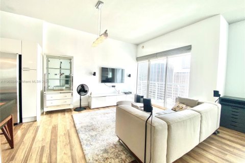 Condominio en alquiler en Miami, Florida, 1 dormitorio, 61.78 m2 № 1954378 - foto 2