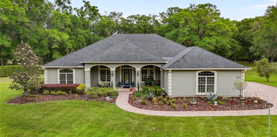 House in Newberry, Florida 4 bedrooms, 304.53 sq.m. № 1690540