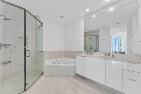 Купить кондоминиум в Майами, Флорида 3 спальни, 180.6м2, № 2054927 - фото 19