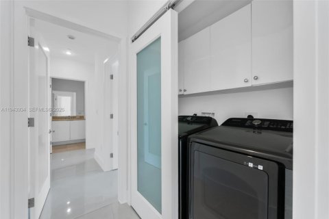 Купить кондоминиум в Майами, Флорида 3 спальни, 180.6м2, № 2054927 - фото 20