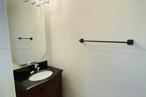 Townhouse in Coconut Creek, Florida 3 bedrooms, 164.25 sq.m. № 2010799 - photo 12