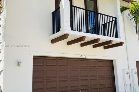Townhouse in Coconut Creek, Florida 3 bedrooms, 164.25 sq.m. № 2010799 - photo 3
