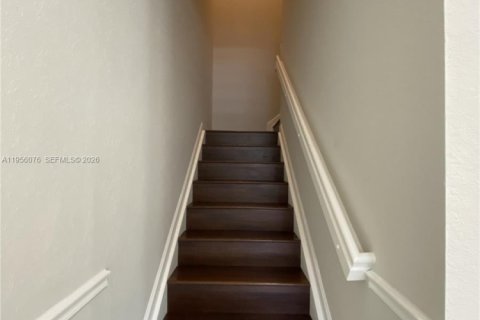 Townhouse in Coconut Creek, Florida 3 bedrooms, 164.25 sq.m. № 2010799 - photo 13