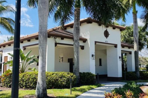 Townhouse in Coconut Creek, Florida 3 bedrooms, 164.25 sq.m. № 2010799 - photo 5