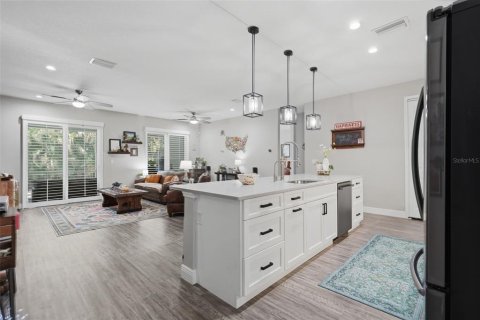 Villa ou maison à vendre à Saint Petersburg, Floride: 4 chambres, 197.23 m2 № 2339482 - photo 4