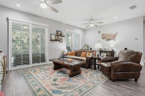 Villa ou maison à vendre à Saint Petersburg, Floride: 4 chambres, 197.23 m2 № 2339482 - photo 15