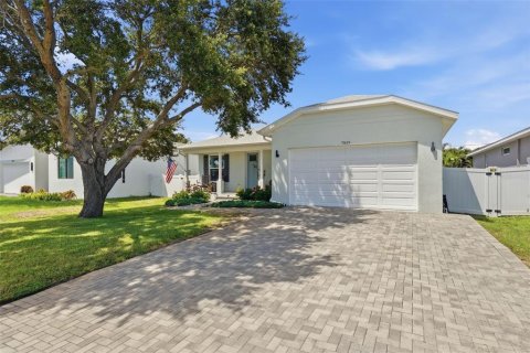 Villa ou maison à Saint Petersburg, Floride 4 chambres, 197.23 m2 № 2339482