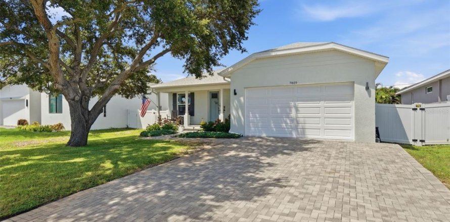 Villa ou maison à Saint Petersburg, Floride 4 chambres, 197.23 m2 № 2339482