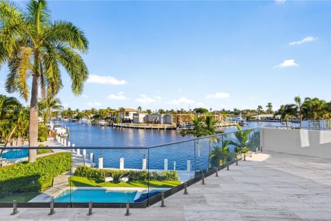 Купить виллу или дом в Лайтхаус-Пойнт, Флорида 8 спален, 783.44м2, № 1925184 - фото 17