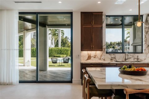 Купить виллу или дом в Лайтхаус-Пойнт, Флорида 8 спален, 783.44м2, № 1925184 - фото 14