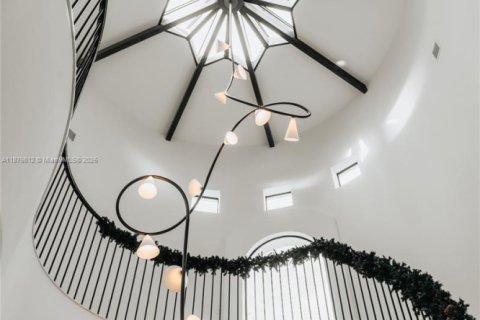 Купить виллу или дом в Лайтхаус-Пойнт, Флорида 8 спален, 783.44м2, № 1925184 - фото 8