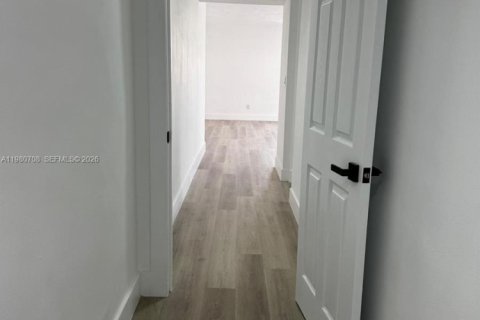 Copropriété à louer à North Miami, Floride: 2 chambres, 136.01 m2 № 2045369 - photo 11