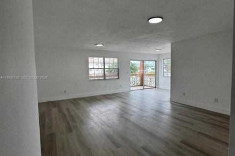 Copropriété à louer à North Miami, Floride: 2 chambres, 136.01 m2 № 2045369 - photo 4