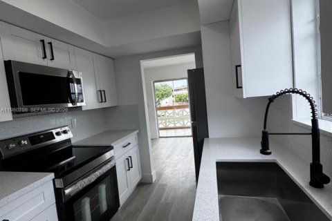 Copropriété à louer à North Miami, Floride: 2 chambres, 136.01 m2 № 2045369 - photo 7