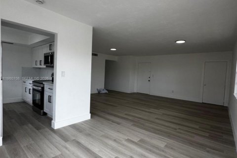 Copropriété à louer à North Miami, Floride: 2 chambres, 136.01 m2 № 2045369 - photo 9