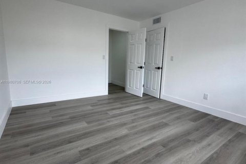 Copropriété à louer à North Miami, Floride: 2 chambres, 136.01 m2 № 2045369 - photo 12