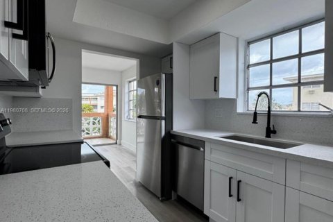 Copropriété à louer à North Miami, Floride: 2 chambres, 136.01 m2 № 2045369 - photo 8