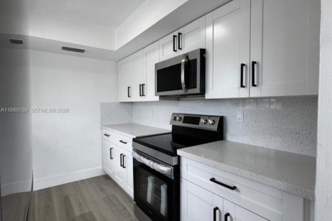 Copropriété à louer à North Miami, Floride: 2 chambres, 136.01 m2 № 2045369 - photo 2