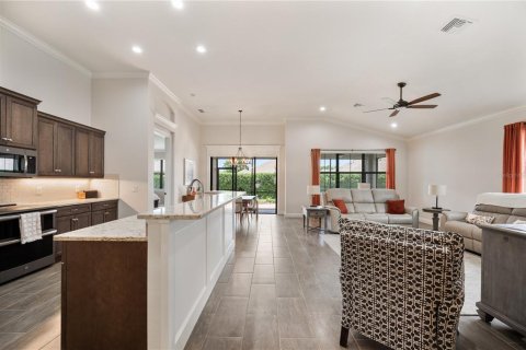 House in Lakeland, Florida 2 bedrooms, 178.84 sq.m. № 2113453 - photo 8