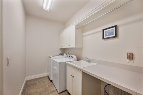 House in Lakeland, Florida 2 bedrooms, 178.84 sq.m. № 2113453 - photo 28