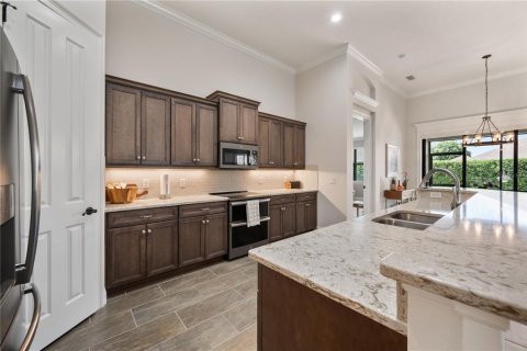 House in Lakeland, Florida 2 bedrooms, 178.84 sq.m. № 2113453 - photo 10