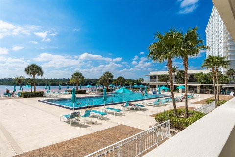 Condo in Sunny Isles Beach, Florida, 2 bedrooms  № 2037966 - photo 17