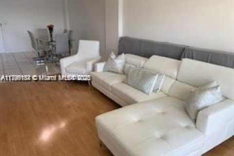 Condo in Sunny Isles Beach, Florida, 2 bedrooms  № 2037966 - photo 3