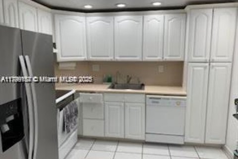 Condo in Sunny Isles Beach, Florida, 2 bedrooms  № 2037966 - photo 6