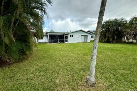 House in Sunrise, Florida 3 bedrooms, 168.52 sq.m. № 2401257 - photo 3