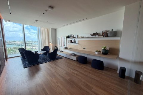 Villa ou maison à louer à Miami, Floride: 1 chambre № 2439358 - photo 13