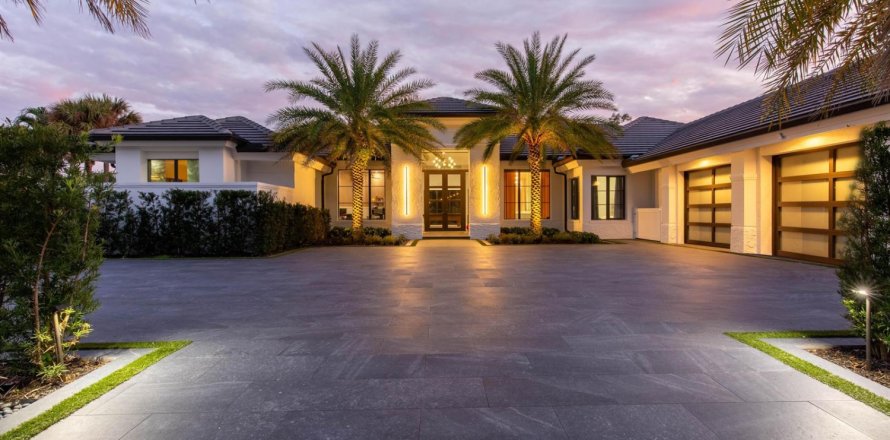 Villa ou maison à West Palm Beach, Floride 4 chambres, 393.81 m2 № 2085356