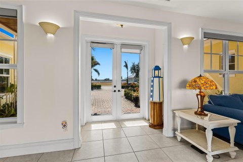 House in Vero Beach, Florida 4 bedrooms, 293.76 sq.m. № 2086528 - photo 12