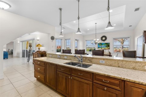 House in Vero Beach, Florida 4 bedrooms, 293.76 sq.m. № 2086528 - photo 25