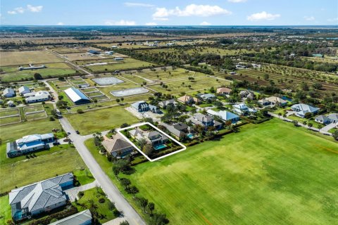 House in Vero Beach, Florida 4 bedrooms, 293.76 sq.m. № 2086528 - photo 4
