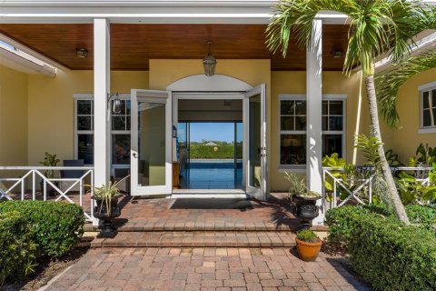 House in Vero Beach, Florida 4 bedrooms, 293.76 sq.m. № 2086528 - photo 11