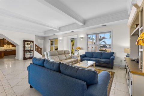 House in Vero Beach, Florida 4 bedrooms, 293.76 sq.m. № 2086528 - photo 13