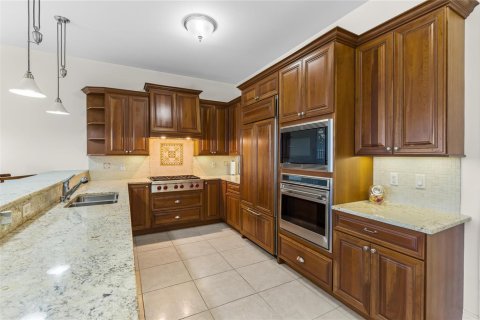 House in Vero Beach, Florida 4 bedrooms, 293.76 sq.m. № 2086528 - photo 23