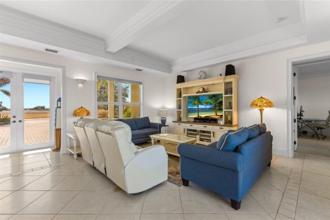 House in Vero Beach, Florida 4 bedrooms, 293.76 sq.m. № 2086528 - photo 14