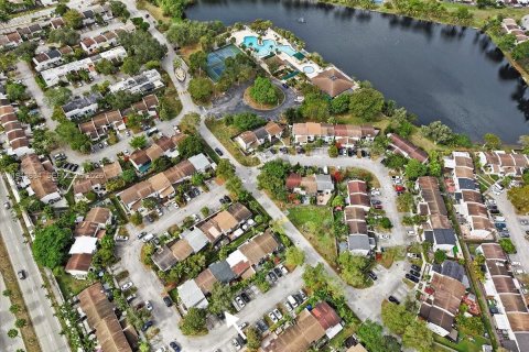 Adosado en venta en Miami, Florida, 2 dormitorios, 146.14 m2 № 2000354 - foto 25