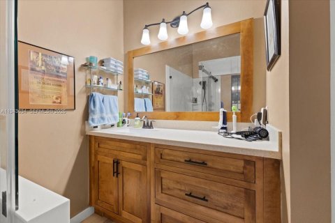 Adosado en venta en Miami, Florida, 2 dormitorios, 146.14 m2 № 2000354 - foto 13