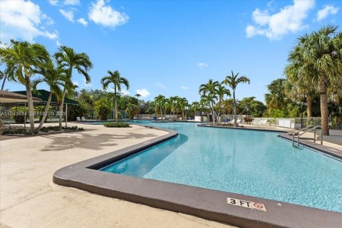 Adosado en venta en Miami, Florida, 2 dormitorios, 146.14 m2 № 2000354 - foto 22