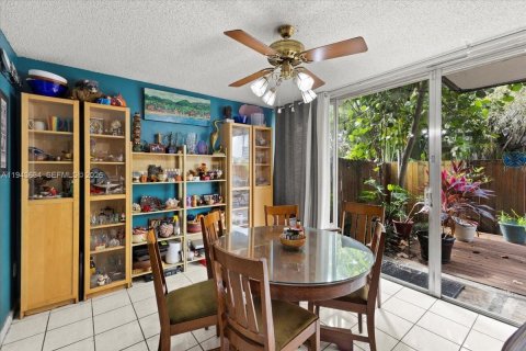 Adosado en venta en Miami, Florida, 2 dormitorios, 146.14 m2 № 2000354 - foto 8