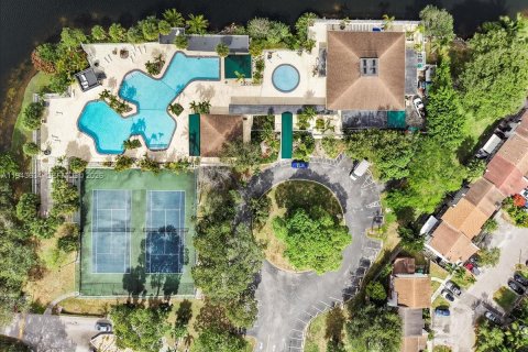 Adosado en venta en Miami, Florida, 2 dormitorios, 146.14 m2 № 2000354 - foto 26