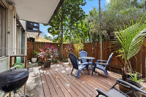 Adosado en venta en Miami, Florida, 2 dormitorios, 146.14 m2 № 2000354 - foto 18