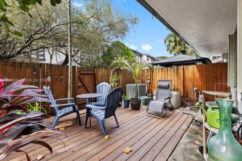 Adosado en venta en Miami, Florida, 2 dormitorios, 146.14 m2 № 2000354 - foto 17