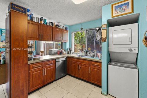 Adosado en venta en Miami, Florida, 2 dormitorios, 146.14 m2 № 2000354 - foto 6